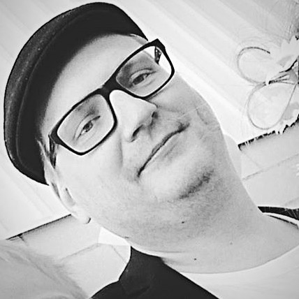 Fredrik Abrahamsson utbildad förlagsredaktör vid JW förlag